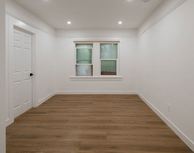 5729 Carlton Way - Photo Thumbnail 11