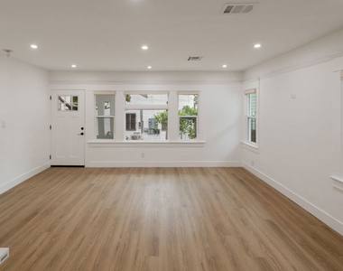 5729 Carlton Way - Photo Thumbnail 5