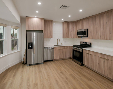 5729 Carlton Way - Photo Thumbnail 4