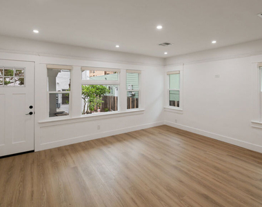 5729 Carlton Way - Photo Thumbnail 6