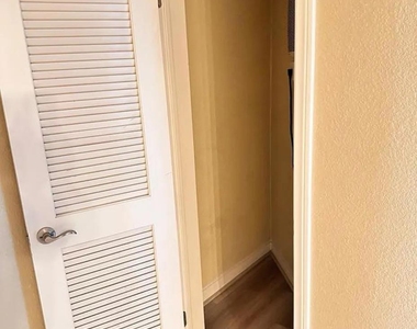 5252 Orange Ave - Photo Thumbnail 14