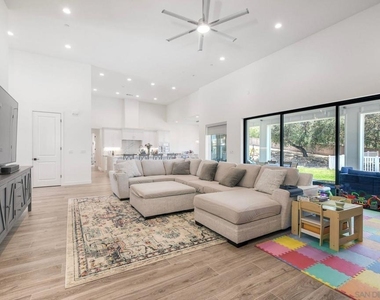 655 Hamilton Lane - Photo Thumbnail 6