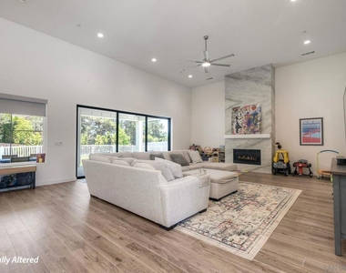 655 Hamilton Lane - Photo Thumbnail 4