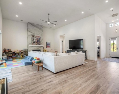 655 Hamilton Lane - Photo Thumbnail 5