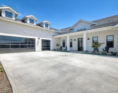655 Hamilton Lane - Photo Thumbnail 2