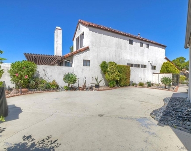 17586 Bocage Point - Photo Thumbnail 27