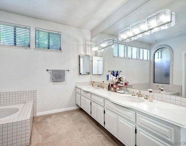 17586 Bocage Point - Photo Thumbnail 19