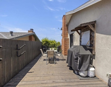 2416 Oxford Avenue - Photo Thumbnail 23