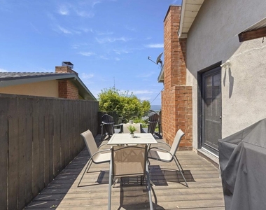2416 Oxford Avenue - Photo Thumbnail 24