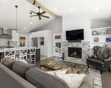 2416 Oxford Avenue - Photo Thumbnail 3