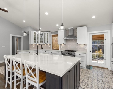2416 Oxford Avenue - Photo Thumbnail 14