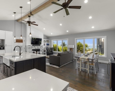 2416 Oxford Avenue - Photo Thumbnail 10