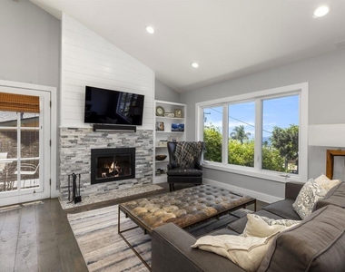 2416 Oxford Avenue - Photo Thumbnail 4