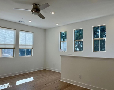 779 Edward Scholle Drive - Photo Thumbnail 12