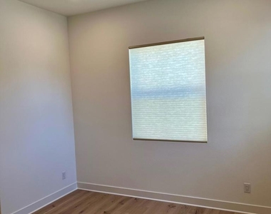779 Edward Scholle Drive - Photo Thumbnail 23