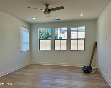 779 Edward Scholle Drive - Photo Thumbnail 16