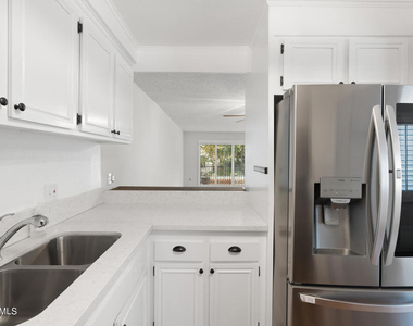 7137 Shoup Avenue - Photo Thumbnail 8