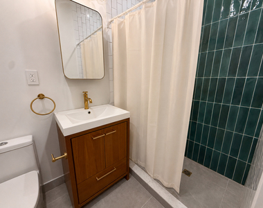 725 Knickerbocker Avenue - Photo Thumbnail 4