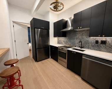 725 Knickerbocker Avenue - Photo Thumbnail 1