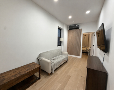 725 Knickerbocker Avenue - Photo Thumbnail 5