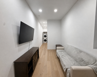 725 Knickerbocker Avenue - Photo Thumbnail 8