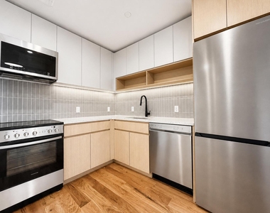 205 Cabrini Boulevard - Photo Thumbnail 7