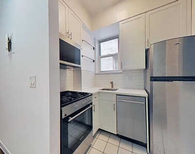 East 85th Street - Photo Thumbnail 2