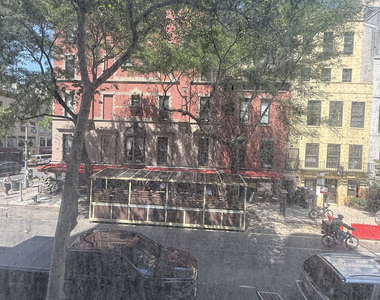 961 Lexington Avenue - Photo Thumbnail 4
