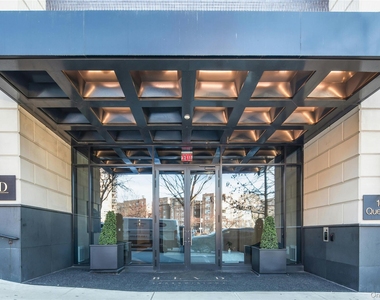 Queens Boulevard - Photo Thumbnail 25