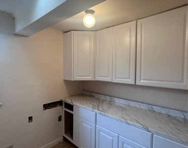 348 E Beech Street - Photo Thumbnail 5