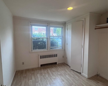 348 E Beech Street - Photo Thumbnail 6