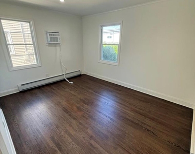 134 Scranton Avenue - Photo Thumbnail 6
