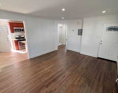 134 Scranton Avenue - Photo Thumbnail 5