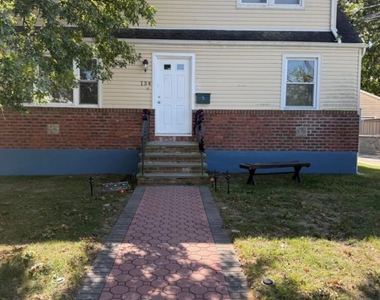 134 Scranton Avenue - Photo Thumbnail 16