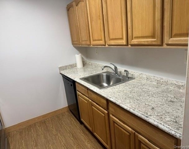 97 Richmond Boulevard - Photo Thumbnail 3
