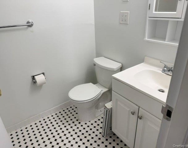 97 Richmond Boulevard - Photo Thumbnail 8
