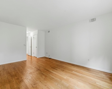 101 Eagle Bay Drive - Photo Thumbnail 15