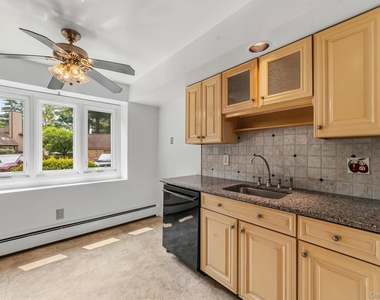 101 Eagle Bay Drive - Photo Thumbnail 10
