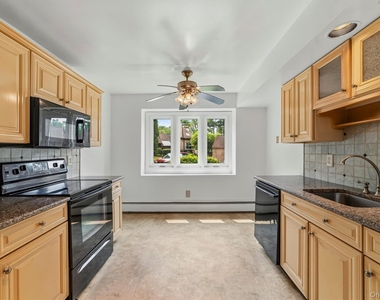 101 Eagle Bay Drive - Photo Thumbnail 7