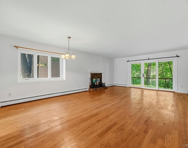101 Eagle Bay Drive - Photo Thumbnail 4