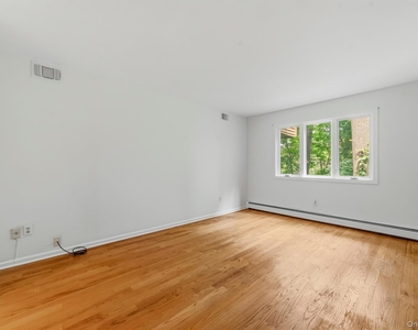 101 Eagle Bay Drive - Photo Thumbnail 14