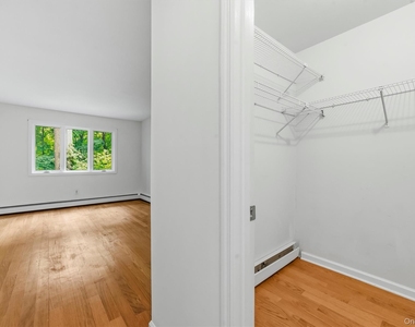 101 Eagle Bay Drive - Photo Thumbnail 16