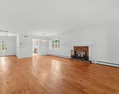 101 Eagle Bay Drive - Photo Thumbnail 3