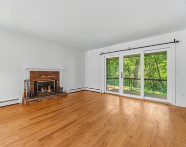 101 Eagle Bay Drive - Photo Thumbnail 5