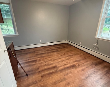 648 Main Street - Photo Thumbnail 5