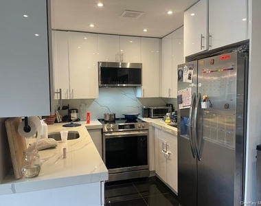 655 Chestnut Street - Photo Thumbnail 8