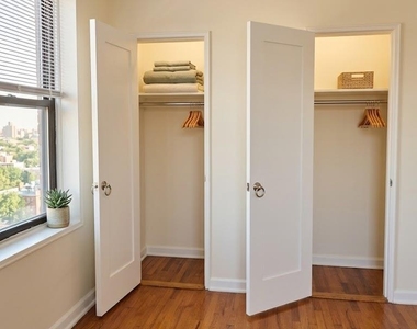 89-20 55 Avenue - Photo Thumbnail 4
