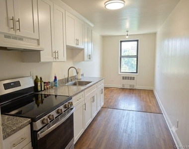 89-20 55 Avenue - Photo Thumbnail 2