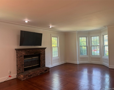 13 Walnut Street - Photo Thumbnail 3