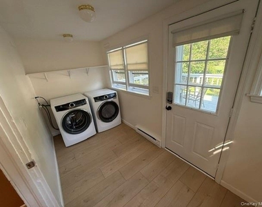 22 Wood Ave - Photo Thumbnail 12